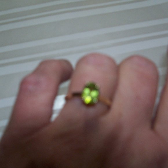 14K Gold Peridot Ring - Picture 3 of 4